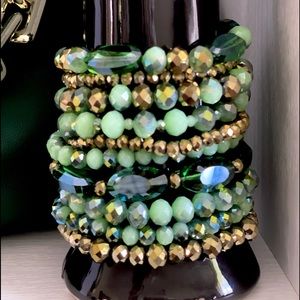 👑”Dazzling Green” Glass Mixed w/ Gold beads. Luxury quality glass beads.
